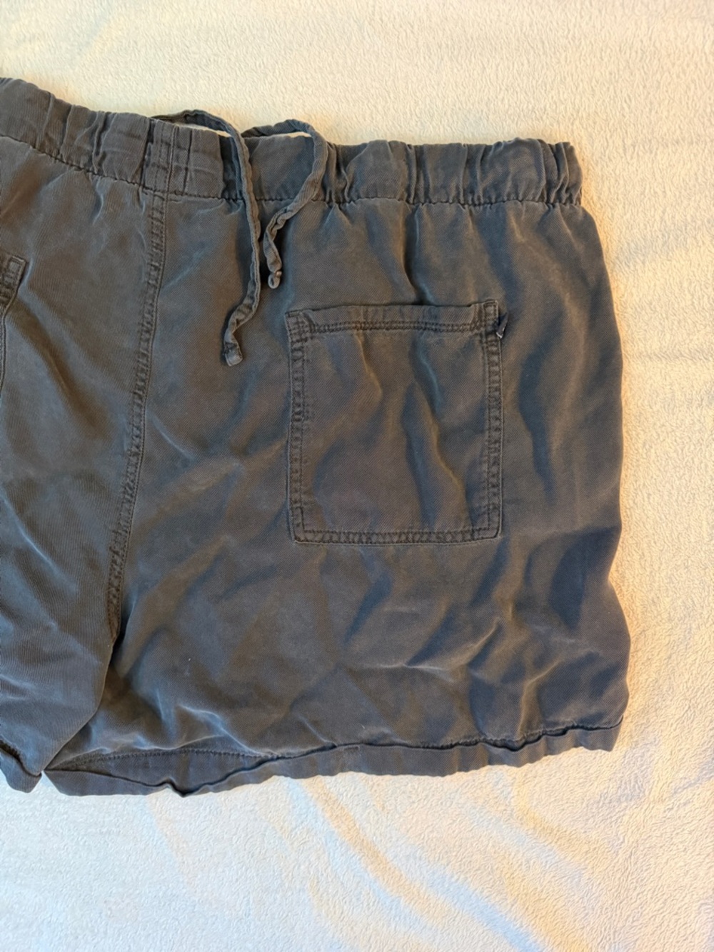 GAP Charcoal Drawstring Pocket Athletic Shorts - Picture 4 of 6